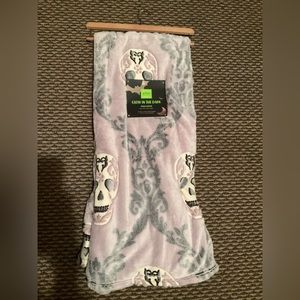 Glow in the Dark Sugar Skull Blanket